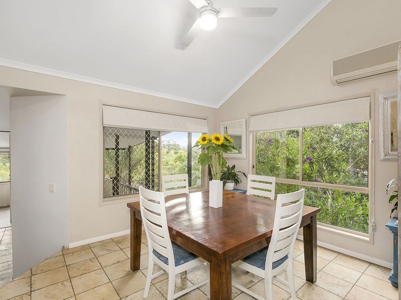 16 Stonehaven Place, Highland Park QLD 4211