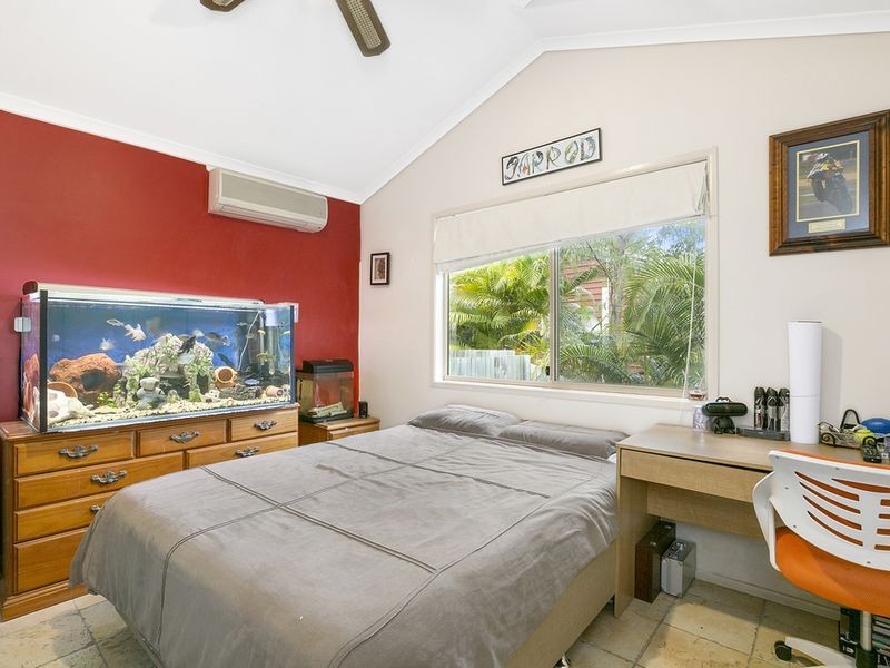 16 Stonehaven Place, Highland Park QLD 4211