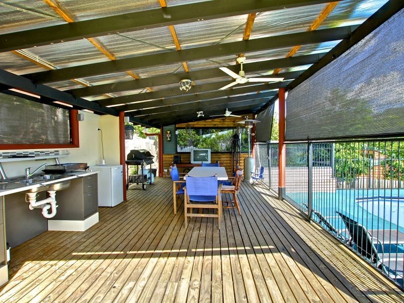 16 Stonehaven Place, Highland Park QLD 4211