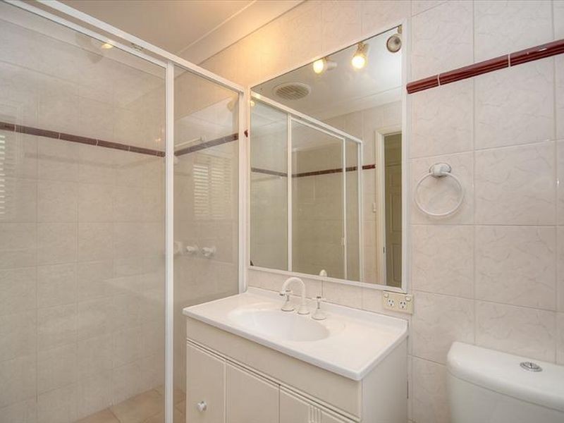 37 Nerang River Drive, Nerang QLD 4211