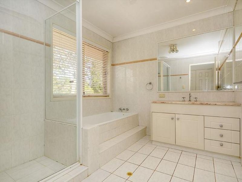 37 Nerang River Drive, Nerang QLD 4211