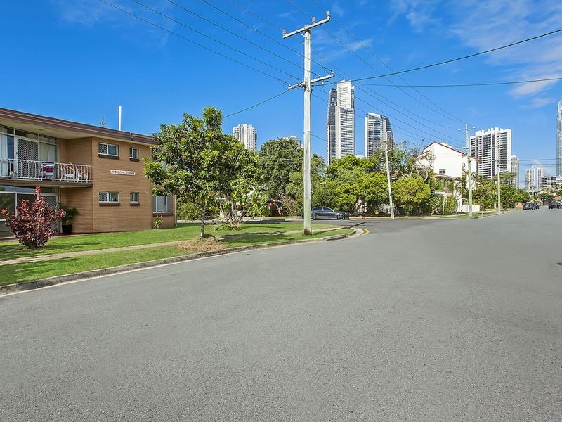 2/260 Stanhill Drive, Surfers Paradise QLD 4217