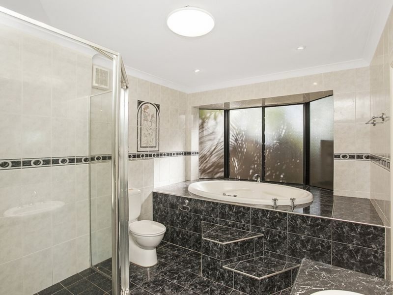 28 Ardrossan Place, Highland Park QLD 4211