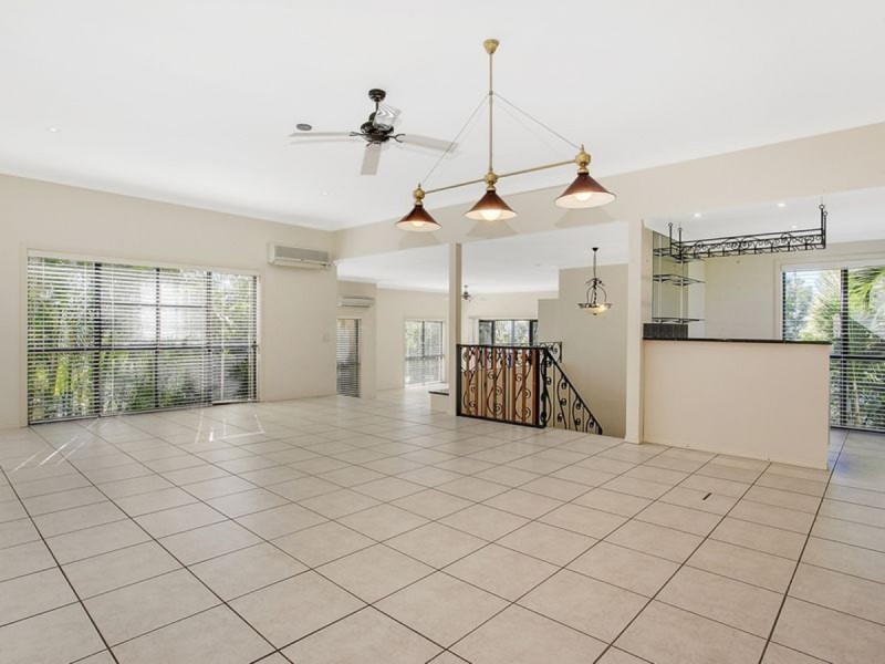 28 Ardrossan Place, Highland Park QLD 4211