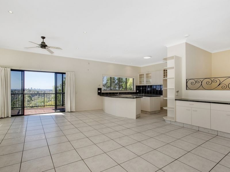 28 Ardrossan Place, Highland Park QLD 4211