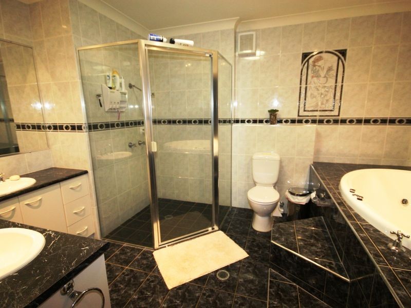 28 Ardrossan Place, Highland Park QLD 4211