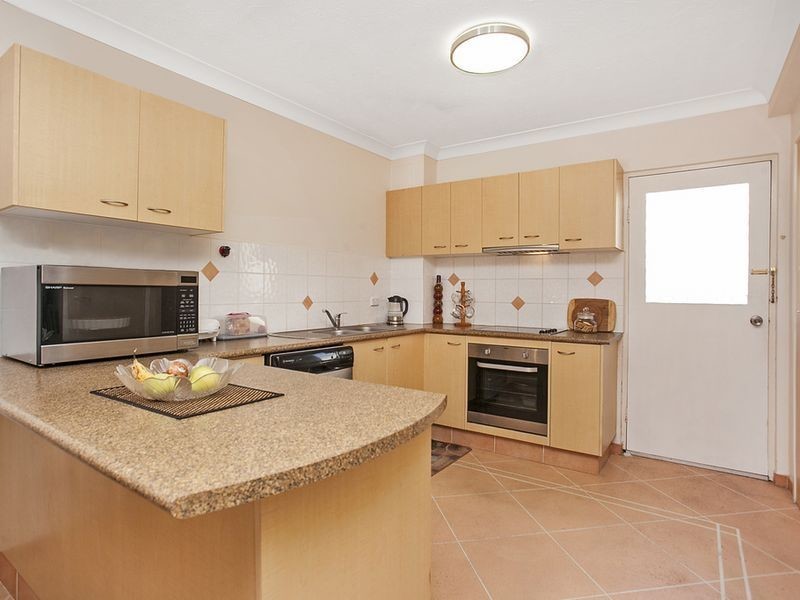 2/20 Duet Drive, Mermaid Waters QLD 4218