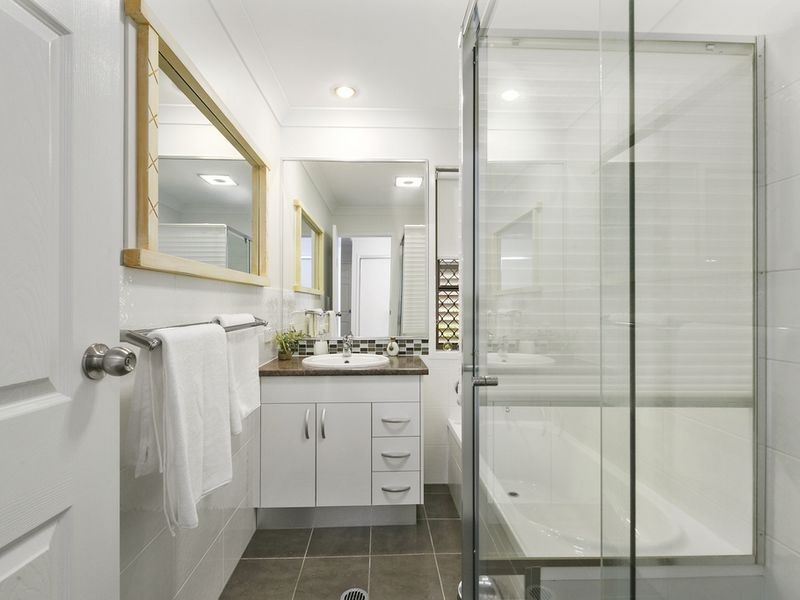 8a Marla Way, Carrara QLD 4211