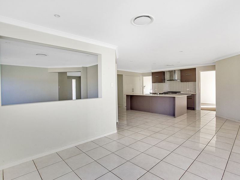 220 Crestwood Drive, Molendinar QLD 4214