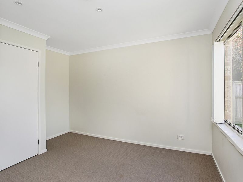 220 Crestwood Drive, Molendinar QLD 4214