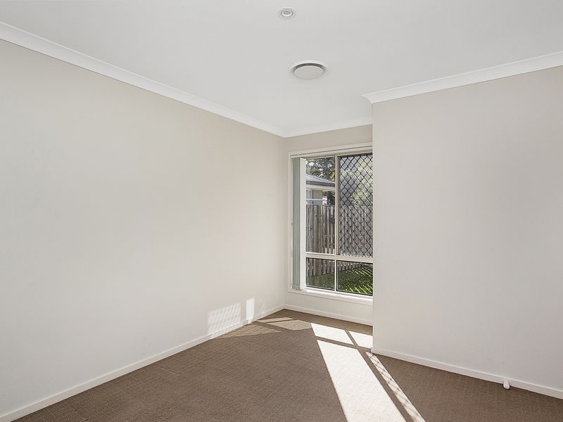 220 Crestwood Drive, Molendinar QLD 4214