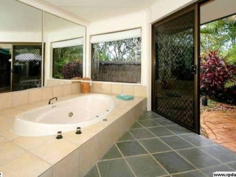 6 Oak Street, Nerang QLD 4211