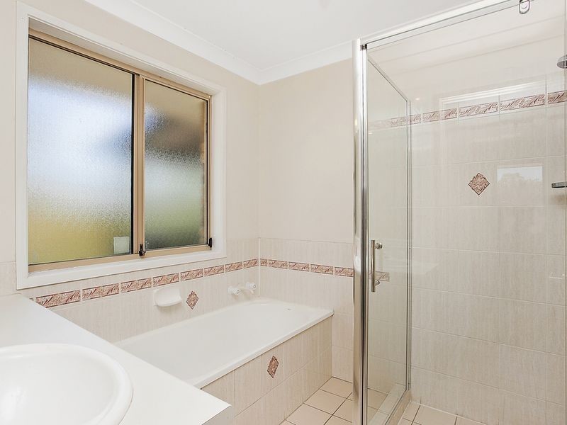 8 Sevenoaks Court, Worongary QLD 4213