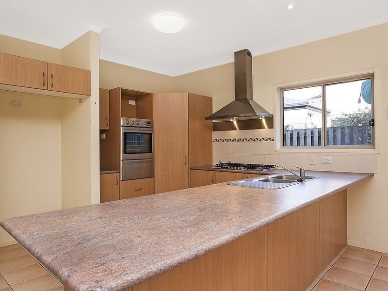 11 Greenbank Circuit, Carrara QLD 4211