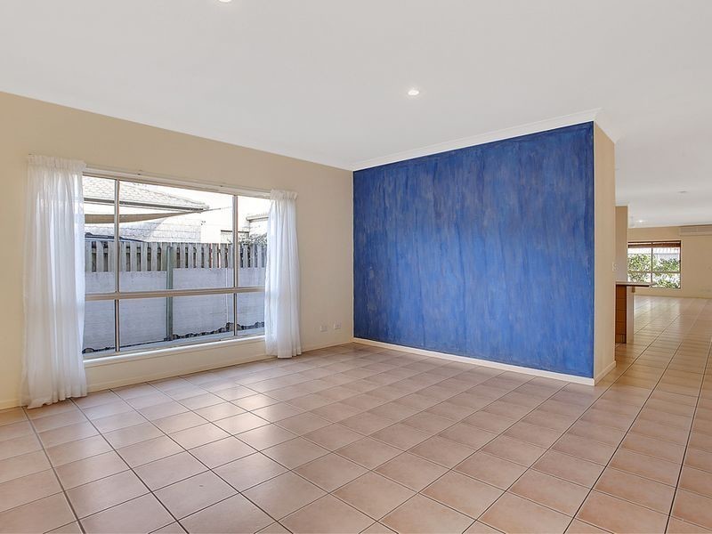 11 Greenbank Circuit, Carrara QLD 4211