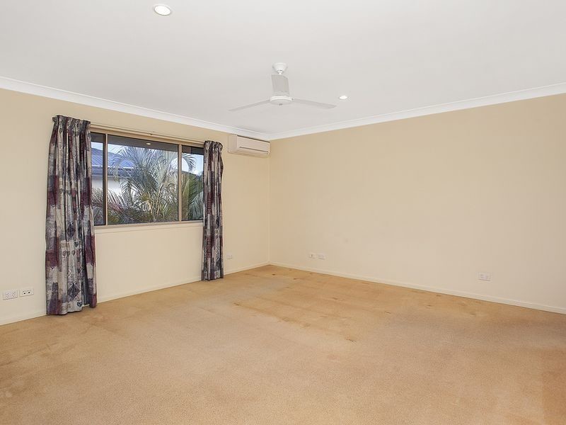 11 Greenbank Circuit, Carrara QLD 4211