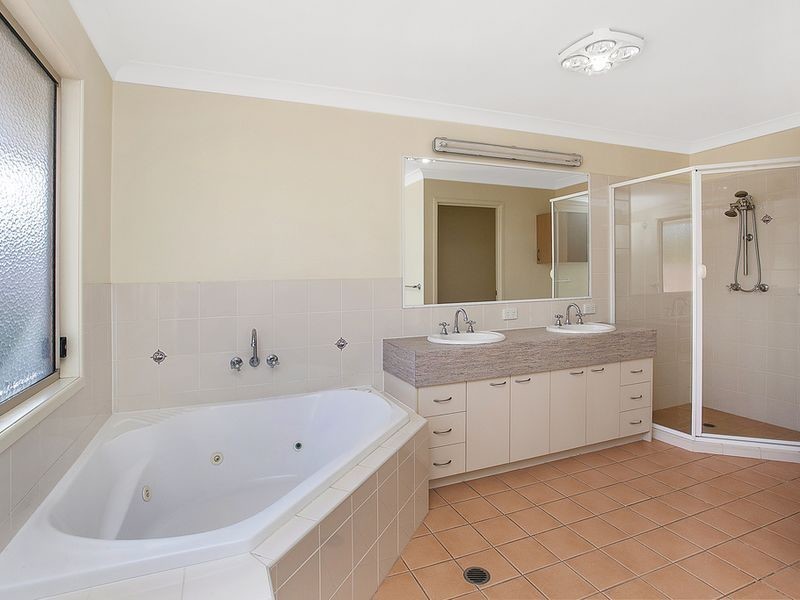 11 Greenbank Circuit, Carrara QLD 4211