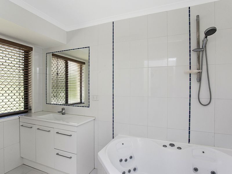 2 Pauline Place, Highland Park QLD 4211