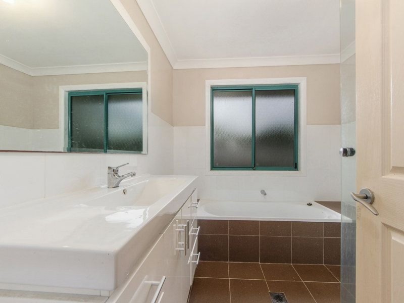 31 Ben Lomond Drive, Highland Park QLD 4211