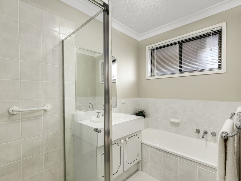 32 Aberdeen Court, Highland Park QLD 4211