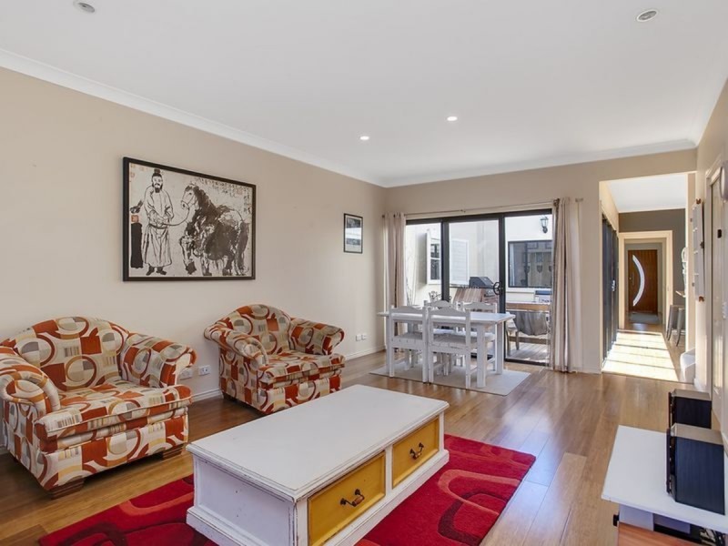 124 Varsity Parade, Varsity Lakes QLD 4227