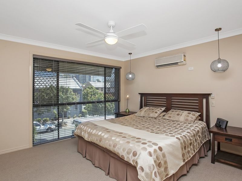 124 Varsity Parade, Varsity Lakes QLD 4227