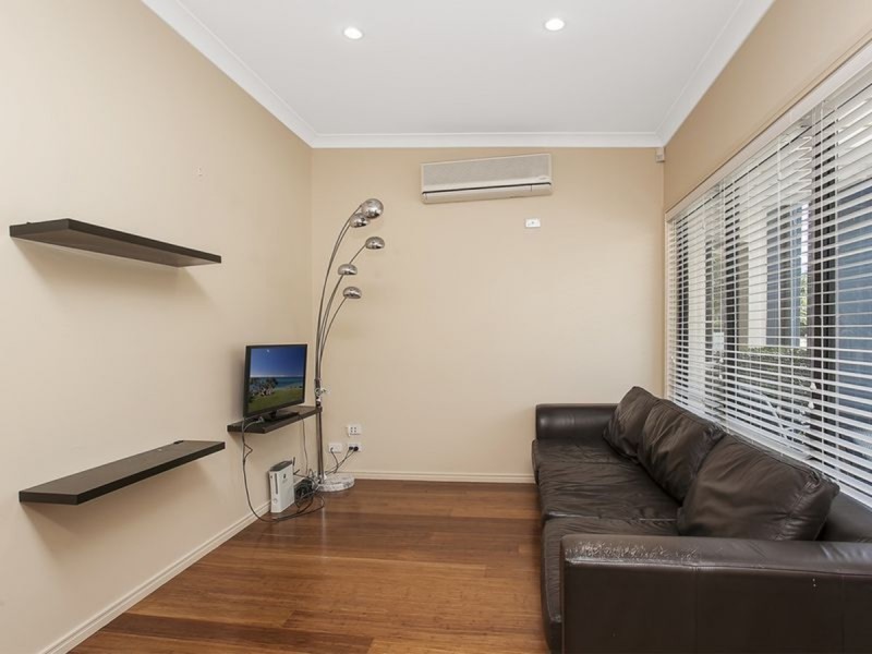 124 Varsity Parade, Varsity Lakes QLD 4227