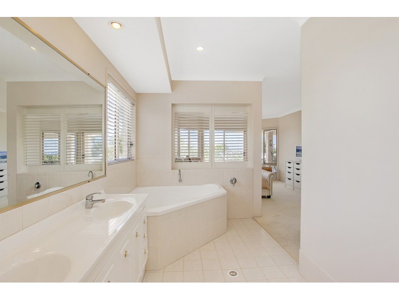 6 Tara Vista Boulevard, Highland Park QLD 4211