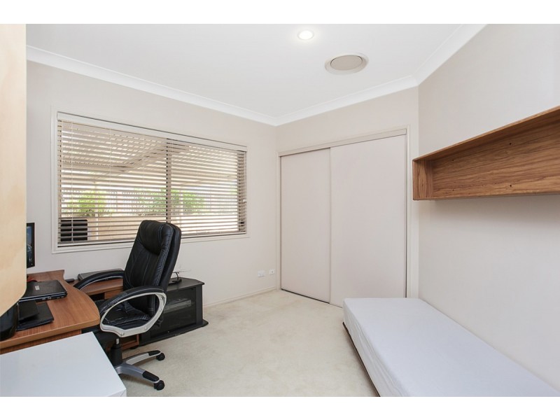 6 Tara Vista Boulevard, Highland Park QLD 4211