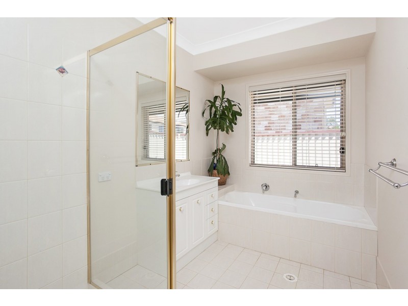 6 Tara Vista Boulevard, Highland Park QLD 4211