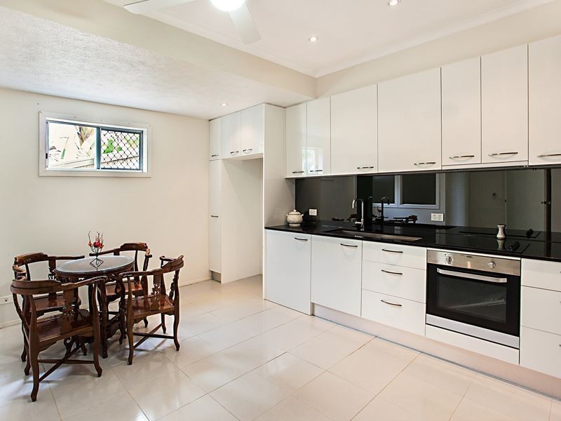 25 Moroccan St, Highland Park QLD 4211