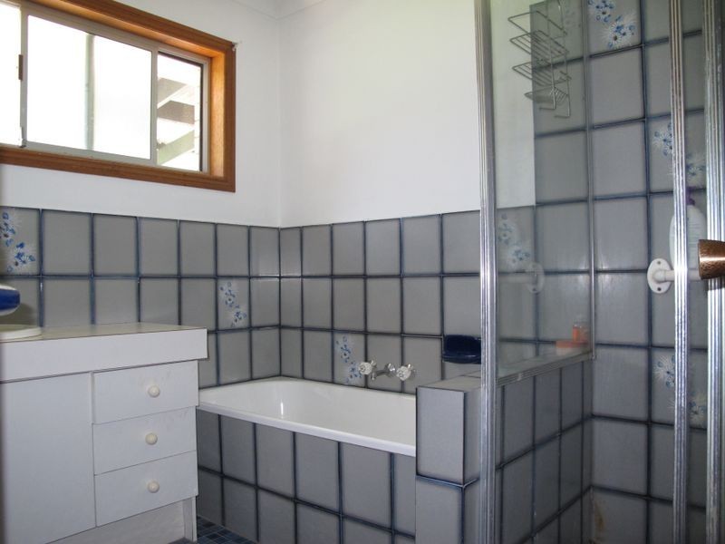33 Pappas Way, Carrara QLD 4211