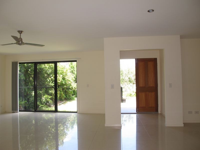 2/24 Alison Road, Carrara QLD 4211