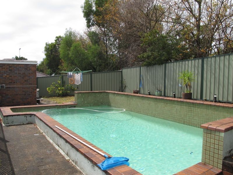 5 Drewe Court, Carrara QLD 4211