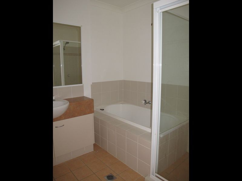 1/6 Rimu Place, Nerang QLD 4211