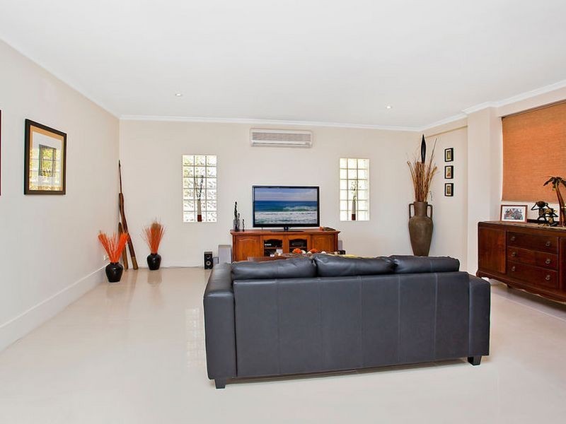 9 Jindabyne Court, Highland Park QLD 4211