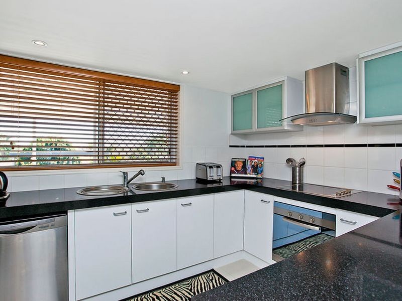 9 Jindabyne Court, Highland Park QLD 4211