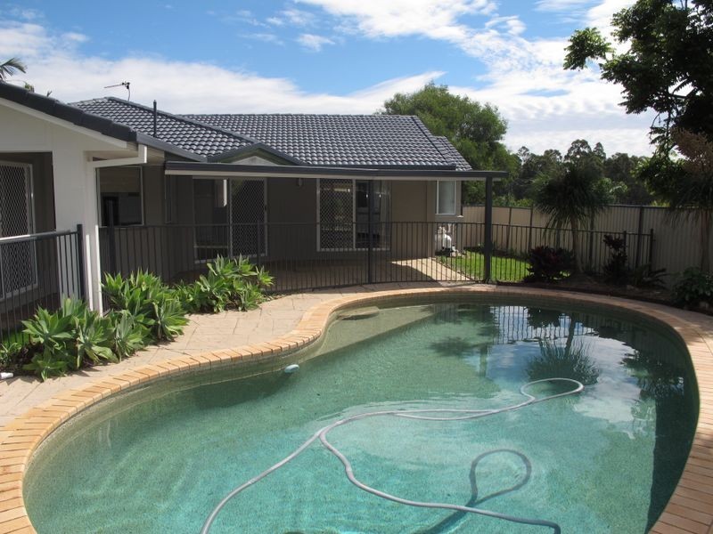 6 Grimsdyke Court, Molendinar QLD 4214