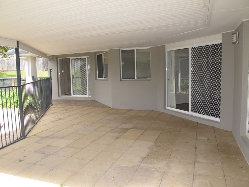 6 Grimsdyke Court, Molendinar QLD 4214