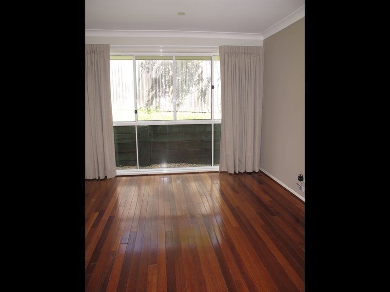 6 Grimsdyke Court, Molendinar QLD 4214