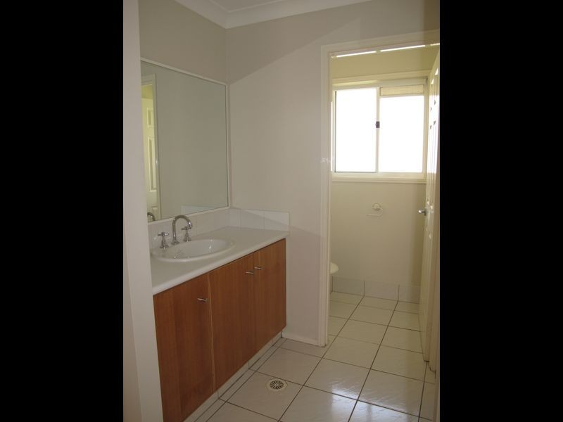 6 Grimsdyke Court, Molendinar QLD 4214
