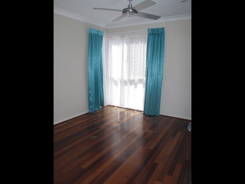 6 Grimsdyke Court, Molendinar QLD 4214