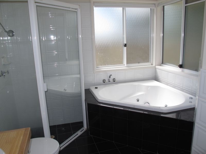 6 Grimsdyke Court, Molendinar QLD 4214