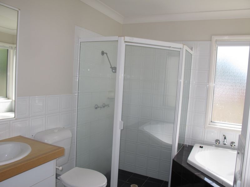 6 Grimsdyke Court, Molendinar QLD 4214