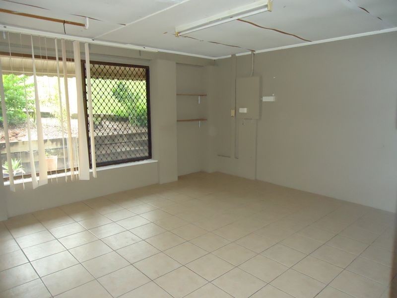 8 Lytham Court, Highland Park QLD 4211