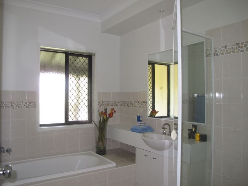 19 Greenbank Circuit, Carrara QLD 4211