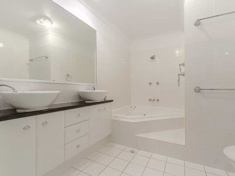 29/2 Ridgeline Way, Highland Park QLD 4211