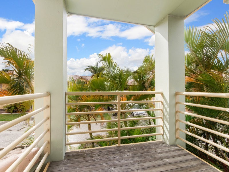 203/215 Cottesloe Drive, Mermaid Waters QLD 4218