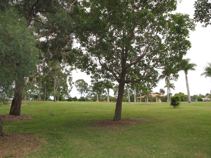 2/70 Heeb Street, Benowa QLD 4217