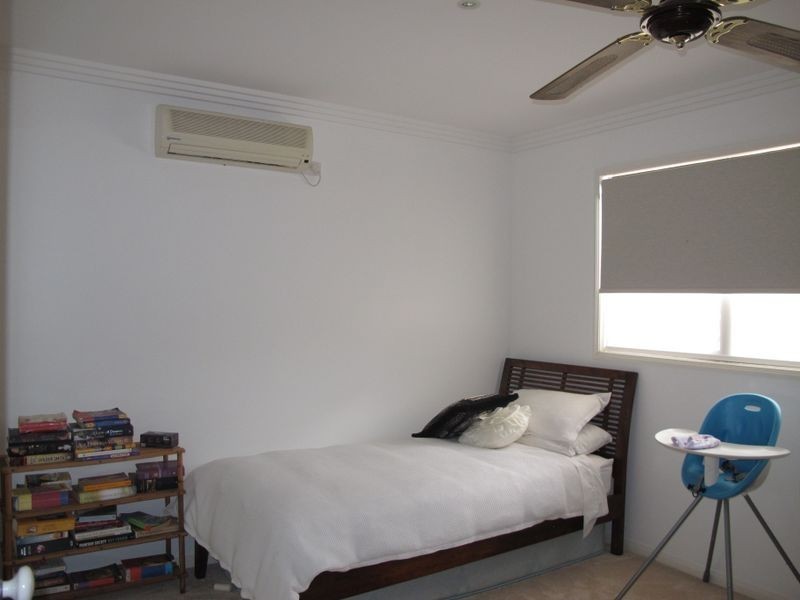 2/70 Heeb Street, Benowa QLD 4217